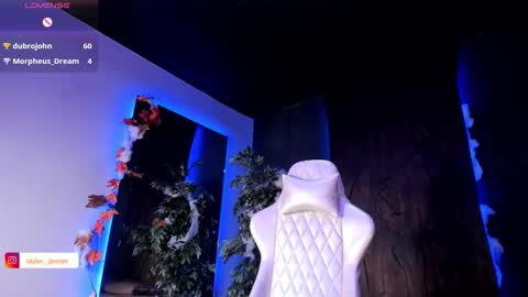 Taylor  Help me to get 100 thumbs up online show from October 2025 05:03:02 PM