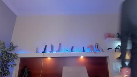 Taylor online show from October 2025 05:44:02 PM