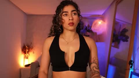 taylormichell online show from November 2025 08:35:02 PM