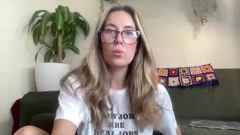 Taylor online show from September 2025 03:40:02 AM