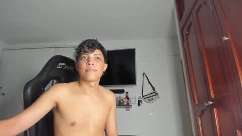 taylorsorf online show from December 2024 12:30:01 AM