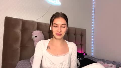 Bella online show from October 2025 02:13:01 PM
