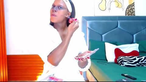 Tayra...  online show from October 2025 03:03:02 AM