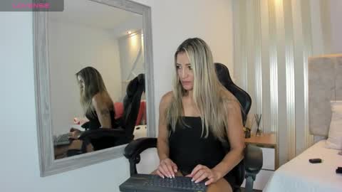 Snapshot of tayra_pradit chatting on December 2024 07:07:02 PM tayra online show from December 2024 07:07:02 PM