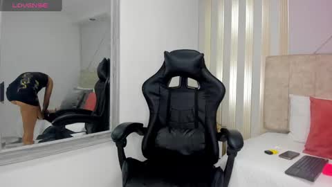 Snapshot of tayra_pradit chatting on January 2025 10:57:01 PM tayra online show from January 2025 10:57:01 PM