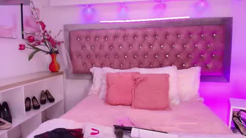 Sofia online show from September 2025 01:01:01 PM