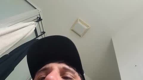 Luis online show from October 2025 07:01:01 PM