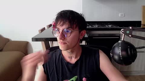 Snapshot of te0__0 chatting on April 2026 01:44:02 PM Teo independent model online show from April 2026 01:44:02 PM