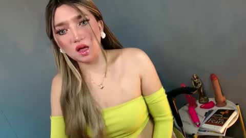 ellaine online show from December 2024 09:53:02 PM