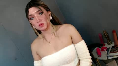 ellaine online show from December 2024 10:02:02 PM