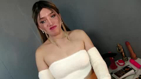 ellaine online show from December 2024 09:53:02 PM