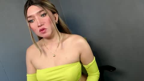 ellaine online show from January 2025 09:09:02 PM