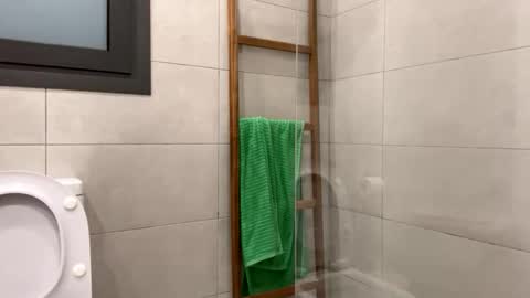 Teddy online show from October 2025 06:50:01 PM