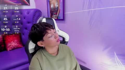 Stefani  online show from October 2025 12:05:01 PM