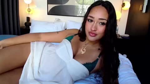 Telea Evans online show from October 2025 01:26:01 AM