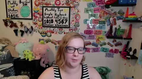 Snapshot of ten_tickle_pixie chatting on April 2026 10:19:02 PM Pixie and Tentacle Overlord online show from April 2026 10:19:02 PM