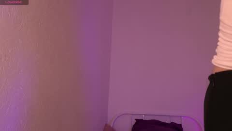 Sexy girl Li online show from September 2025 12:32:01 PM