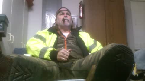 Snapshot of tennredneck chatting on January 2025 05:11:02 AM Tennredneck online show from January 2025 05:11:02 AM