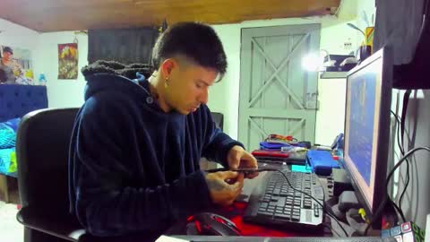 teoyes_ online show from November 2025 12:00:02 AM