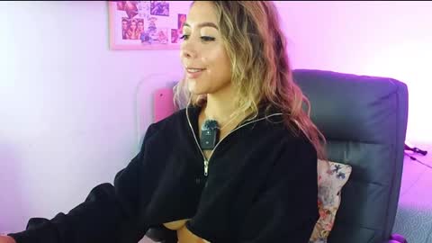 Snapshot of texas_curvykitten chatting on April 2026 10:21:02 AM texas_curvykitten online show from April 2026 10:21:02 AM