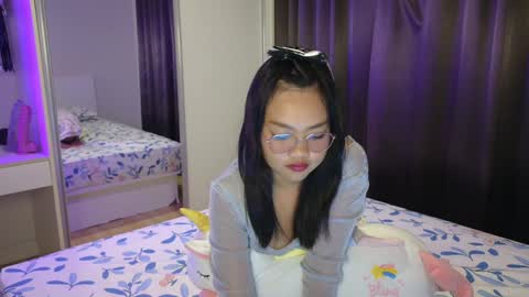 Snapshot of thailand4you chatting on December 2024 02:11:01 PM AbbieThai online show from December 2024 02:11:01 PM