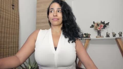Snapshot of thali_gomex chatting on January 2025 09:41:02 PM Thalia Gomex online show from January 2025 09:41:02 PM