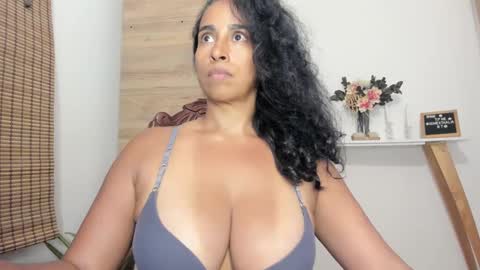 Snapshot of thali_gomex chatting on January 2025 06:40:01 PM Thalia Gomex online show from January 2025 06:40:01 PM