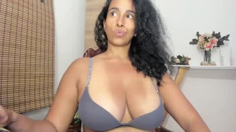 Snapshot of thali_gomex chatting on January 2025 09:41:01 PM Thalia Gomex online show from January 2025 09:41:01 PM