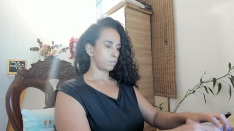 Snapshot of thali_gomex chatting on February 2025 04:40:01 AM Thalia Gomex online show from February 2025 04:40:01 AM