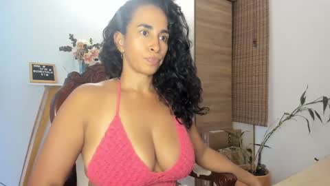 Snapshot of thali_gomex chatting on February 2025 05:58:02 PM Thalia Gomex online show from February 2025 05:58:02 PM