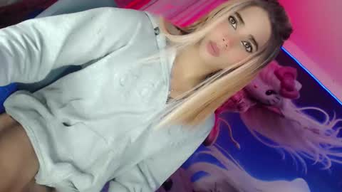 Snapshot of thalia_gil21 chatting on February 2025 04:21:02 AM Thalia Girl online show from February 2025 04:21:02 AM