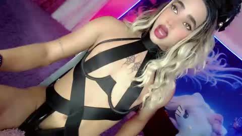 Snapshot of thalia_gil21 chatting on March 2025 01:36:02 AM Thalia Girl online show from March 2025 01:36:02 AM