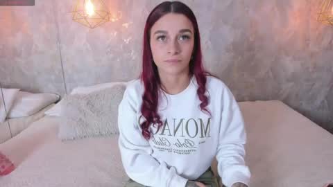 Snapshot of thalira_angels chatting on May 2026 05:52:01 PM THALIRA ANGELS online show from May 2026 05:52:01 PM