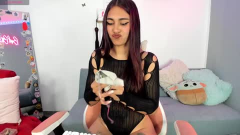 Snapshot of thamara_cooper_ chatting on January 2025 06:09:01 AM thamara_cooper_ online show from January 2025 06:09:01 AM