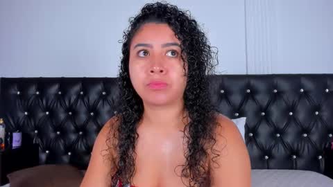 Snapshot of thara_webstter chatting on October 2025 11:38:02 AM thara webstter online show from October 2025 11:38:02 AM