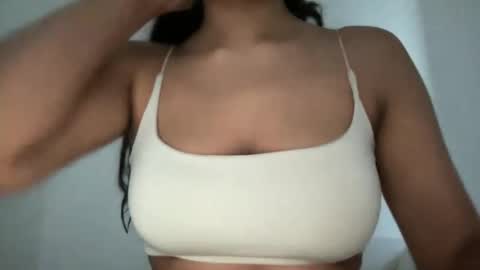 Melanie online show from October 2025 05:10:01 PM