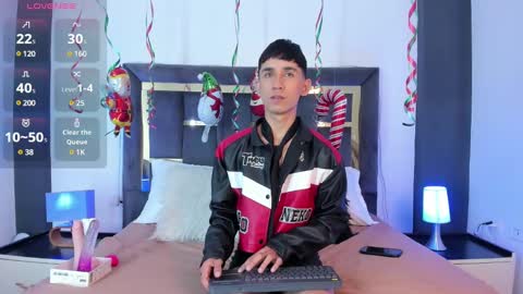 Snapshot of thayler_jones chatting on December 2024 11:17:01 AM Thayler online show from December 2024 11:17:01 AM