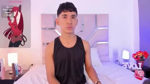 Snapshot of thayler_jones chatting on September 2025 11:21:02 AM Thayler online show from September 2025 11:21:02 AM
