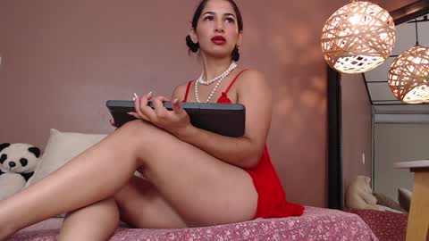 Snapshot of thayssa_ross chatting on December 2024 12:55:02 PM THAYSSA ROSS online show from December 2024 12:55:02 PM
