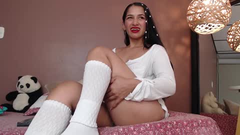 Snapshot of thayssa_ross chatting on December 2024 08:15:01 PM THAYSSA ROSS online show from December 2024 08:15:01 PM
