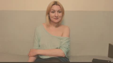 Snapshot of the_basic_instinctt chatting on June 2026 10:14:01 PM Eva online show from June 2026 10:14:01 PM