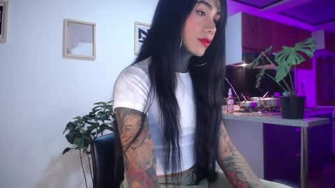 Snapshot of the_best_fox chatting on December 2024 10:39:01 PM the girl of your dreams online show from December 2024 10:39:01 PM