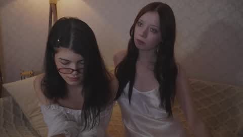 EllaLyn online show from November 2025 08:08:01 PM