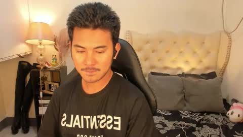 Snapshot of the_killian_jones chatting on November 2025 12:26:01 PM ken online show from November 2025 12:26:01 PM