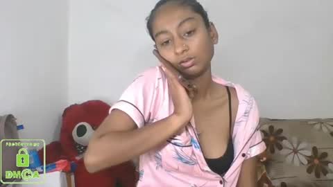 Snapshot of the_right_girl chatting on January 2025 10:32:01 AM Suzan Sexy online show from January 2025 10:32:01 AM