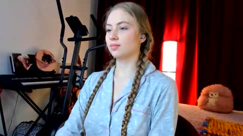 Ally    STREAMING ON TWITCH NOW Check my Twitter for updates online show from September 2025 10:33:02 PM