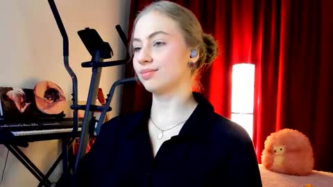 Ally    STREAMING ON TWITCH NOW Check my Twitter for updates online show from October 2025 03:56:02 PM