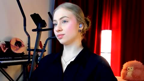 Ally    STREAMING ON TWITCH NOW Check my Twitter for updates online show from October 2025 05:30:02 AM