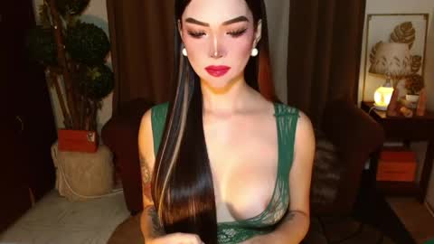 thea_whong online show from April 2026 11:43:02 PM