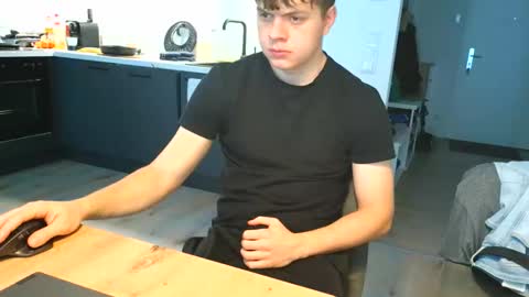 thecuteguy144949 online show from November 2025 11:23:02 AM